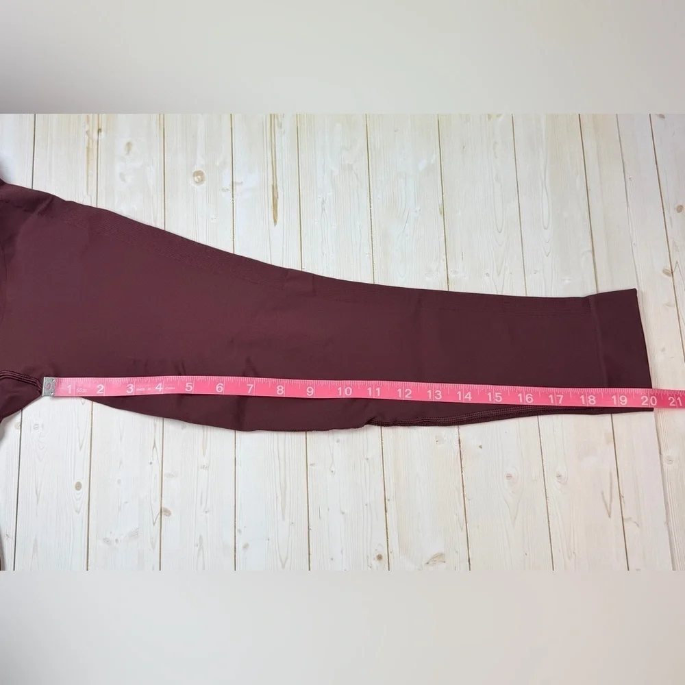 Lululemon Zone In Crop in Bordeaux Drama Size 4